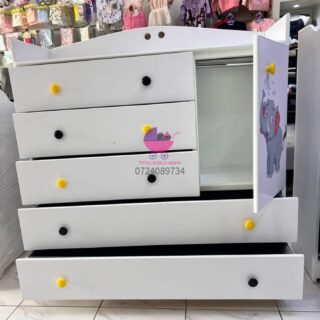 Click for more Chest of drawers.